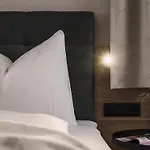 Evelyn Apartment