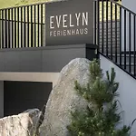 Evelyn Apartment