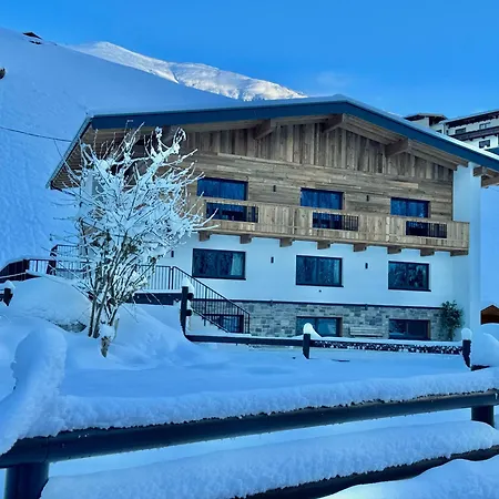 Апартаменти Evelyn Тукс