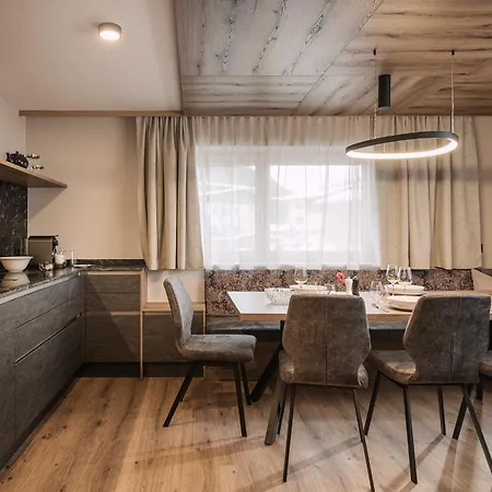 Evelyn Апартаменти *