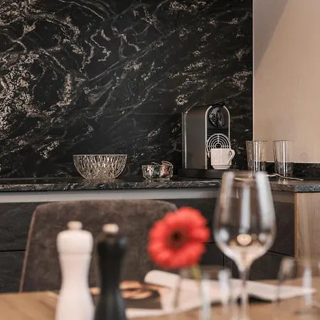 Апартаменти Evelyn Тукс