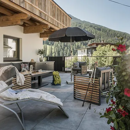 Evelyn Апартаменти Тукс