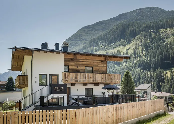 Evelyn Lejlighed Tux